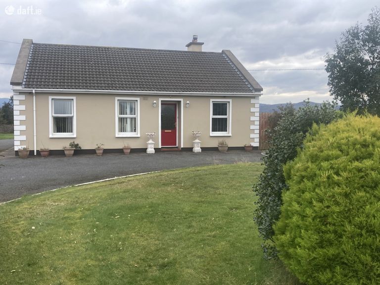 Upper Tullig Beg, Killorglin, Co. Kerry - Click to view photos