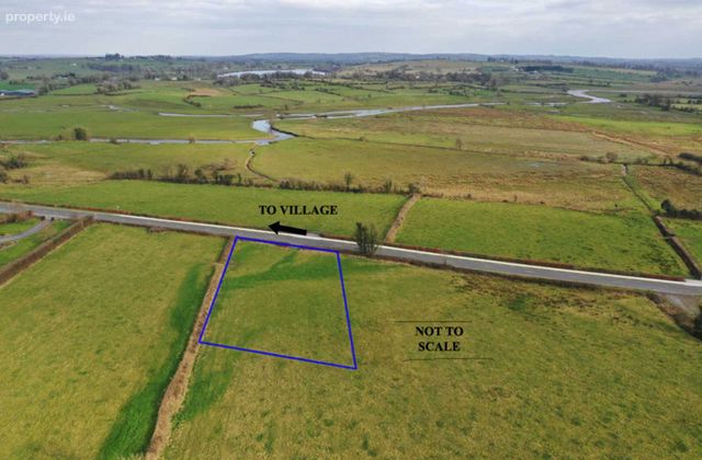 Creemully &amp; Aghagad Beg, Castlecoote Village, Castlecoote, Co. Roscommon - Click to view photos