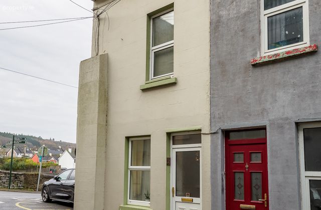 21 Bridge Street, Carrick-on-Suir, Co. Tipperary - Click to view photos