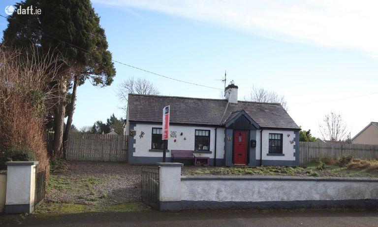 Calverstown Cottage, Calverstown, Kilcullen, Co. Kildare - Click to view photos