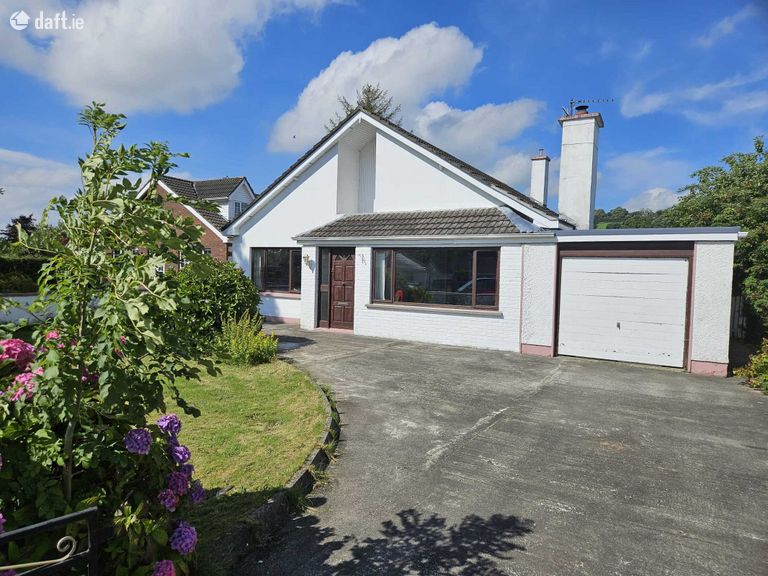 7 Cluain Laoi, Coneyburrow Road, Lifford, Co. Donegal - Click to view photos